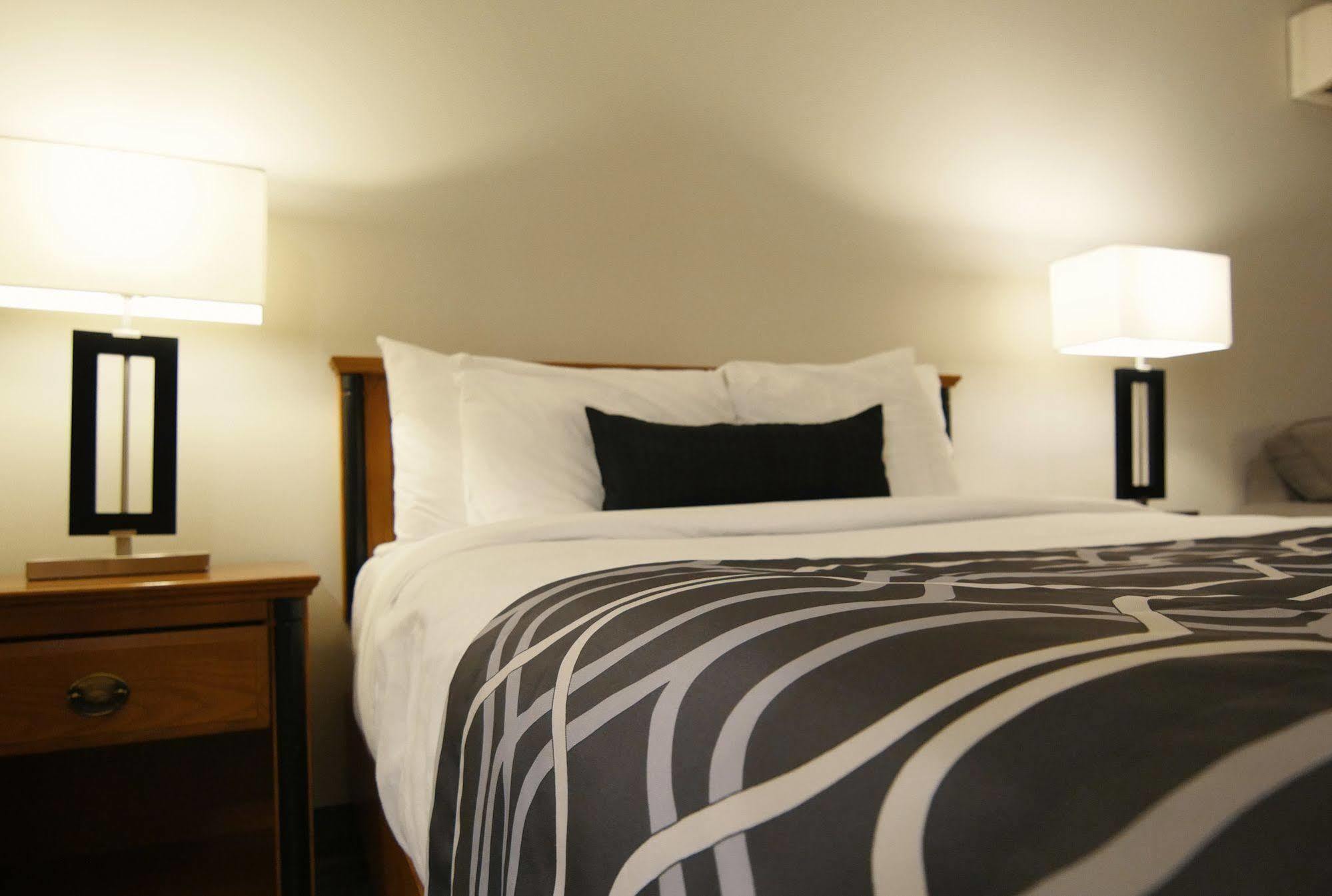 Hotel Le Voyageur เซปต์-อีลส์ ภายนอก รูปภาพ